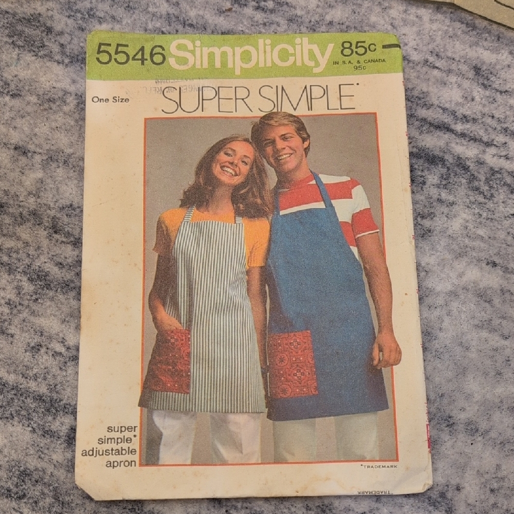 Simplicity Striped and Patterned Apron Set - Blue and Red